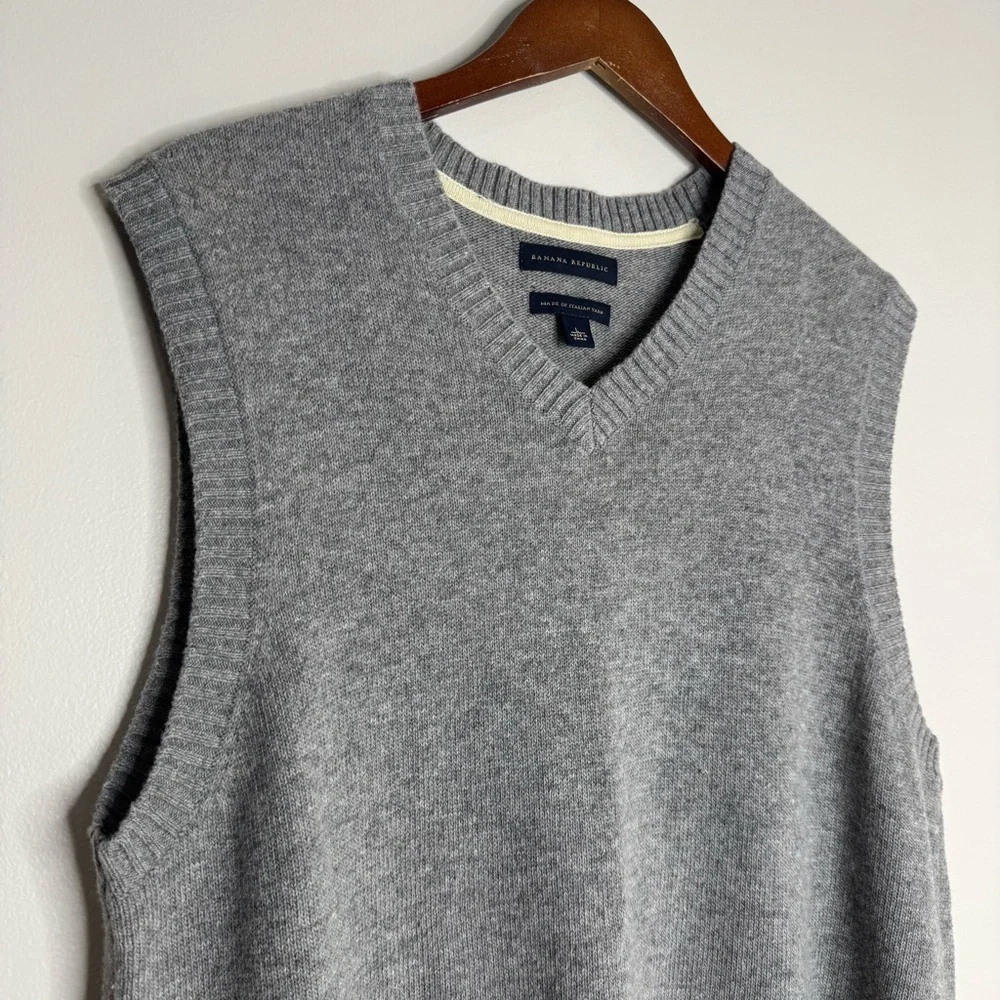 Banana Republic Gray Merino Wool Blend V-neck‎ Men’s Sweater Vest Size Large